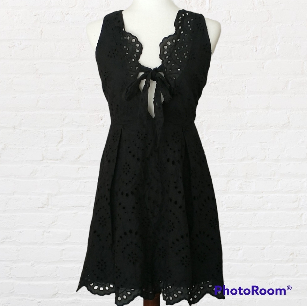Bibi Black Babydoll mini dress v-neck eyelet pleated Sleeveless  S